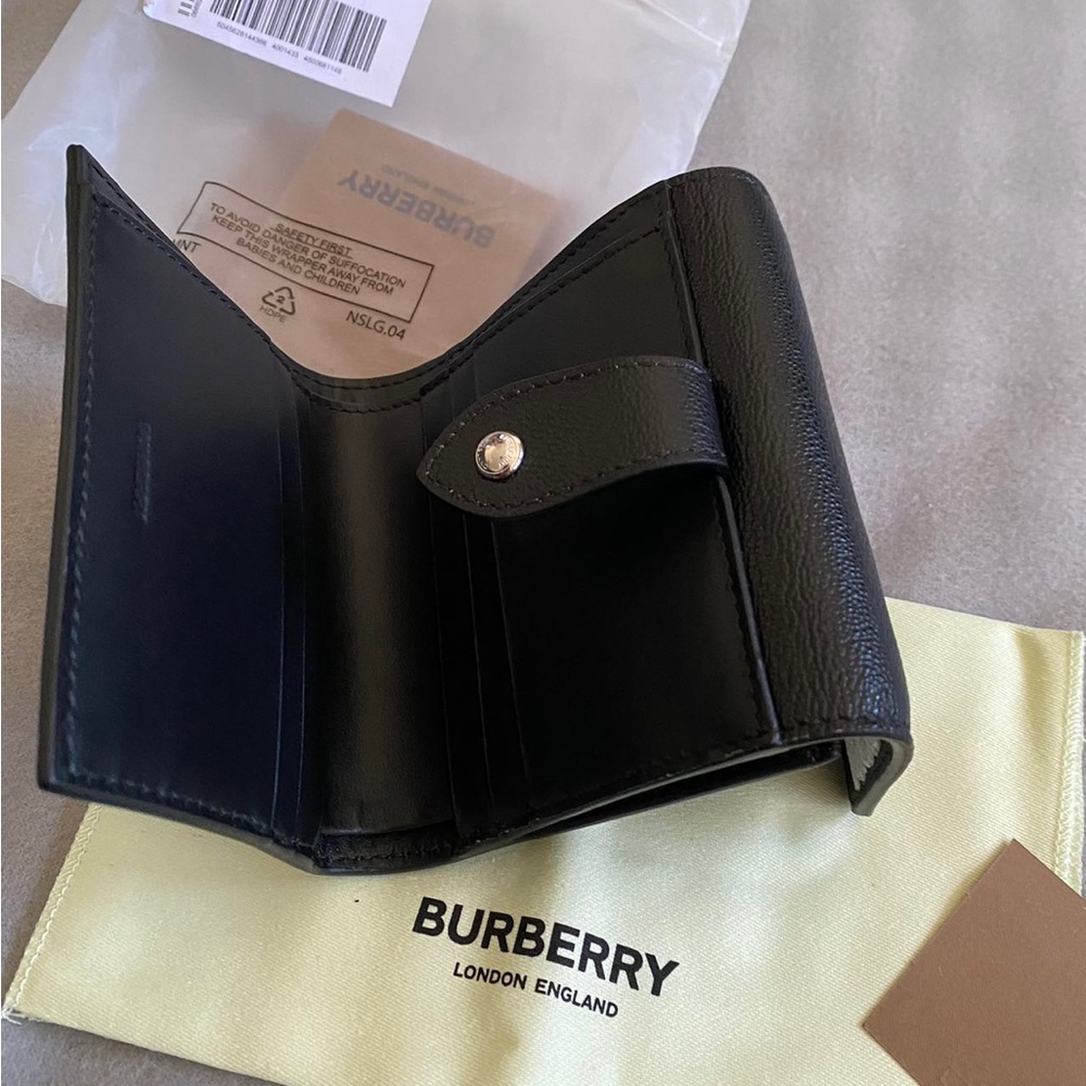Burberry Luna Black Wallet - Picture 5 of 7